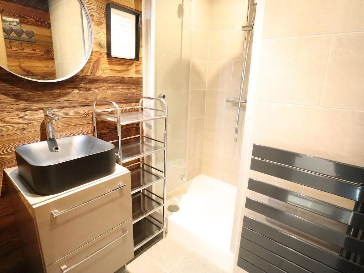 Apartment Appartement Avec Balcon Au Pied Des Pistes, Les Gets - Fr-1-623-147